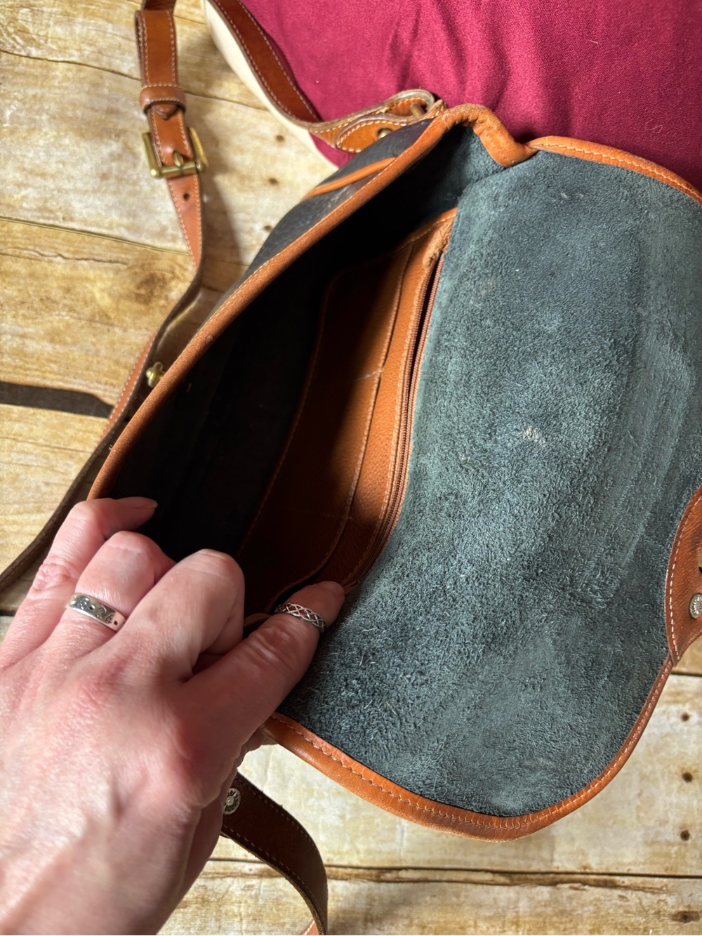 Vintage Dooney & Bourke crossbody bag - Picture 4 of 11